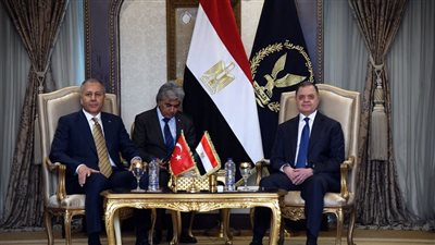 وزير الداخلية يستقبل نظيره التركي لبحث التعاون الأمني المشترك