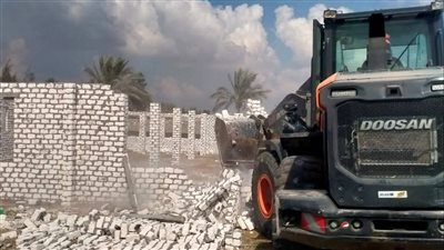 محافظ الإسماعيلية: إزالة فورية لمزرعة دواجن مخالفة بأبوصوير (صور)