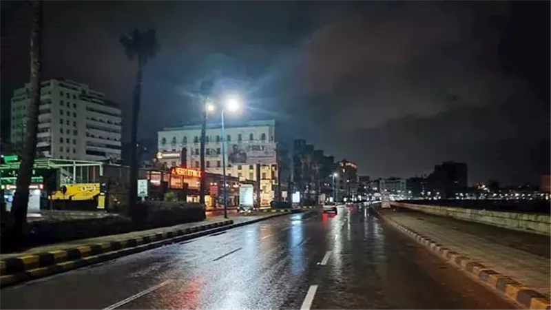 أصوات الرعد تقصف