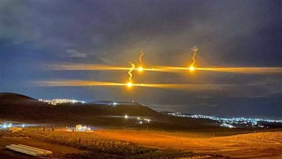 الاحتلال يطلق قنابل إضاءة في أجواء قرية المغير شمال شرق رام الله