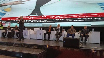 تحت المطر وبحضور فنانين، مؤتمر جماهيري لـ