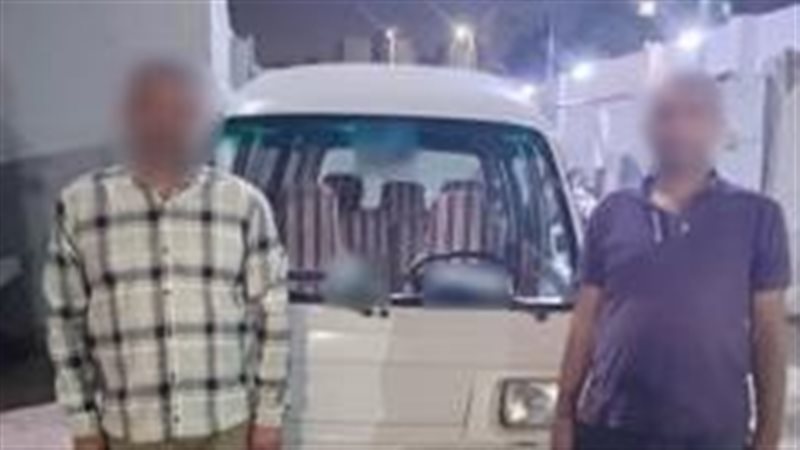ضبط شخصين بسبب تمزيق