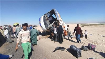 تفاصيل مصرع 2 وإصابة 24 طالبا في حادث انقلاب أتوبيس بصحراوي الأقصر 
