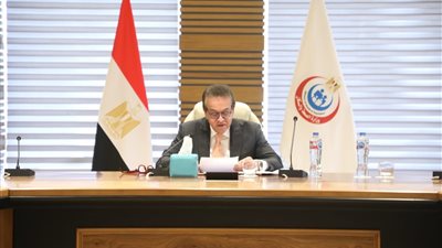 وزير الصحة يبحث مع وفد البنك الدولي ونائب وزير سوق العمل السعودي التعاون المشترك 