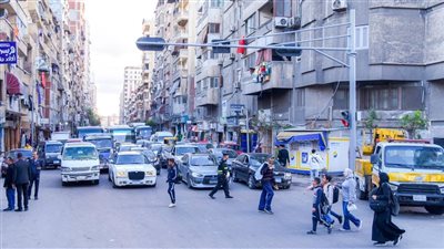 محافظ الإسكندرية يتفقد منطقة الفلكي بعد تركيب إشارة المرور الجديدة