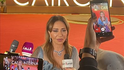 ليلى علوي: مشوار محمد عبد العزيز يستحق التكريم 