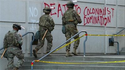 قوات حرس الحدود تبدأ حملة مداهمات ضد المهاجرين في شارلوت الأمريكية (فيديو) 