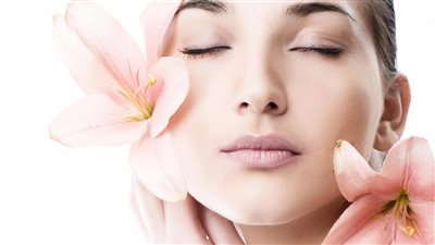 بدون وصفات معقدة، روتين بسيط للبشرة المتعبة يعيد النضارة في 7 خطوات