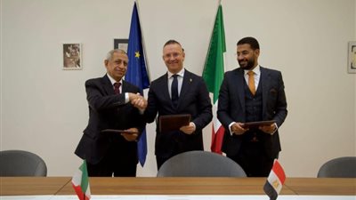 لدعم تدريب الطلاب، الأكاديمية العربية توقع اتفاقية تعاون مع فلايون آيرو وشركة سافيس 