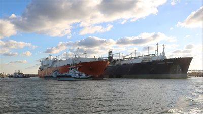 تداول 27 سفينة بميناء دمياط واستقبال ناقلة غاز عملاقة