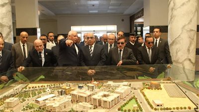 وزير العدل يتفقد مجمع المصالح الحكومية للخدمات الذكية بالوادي الجديد 