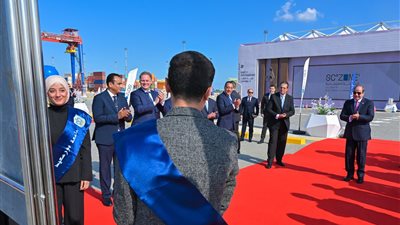 السيسي يفتتح عددا من المحطات البحرية بالمنطقة الاقتصادية لقناة السويس بميناء شرق بورسعيد 