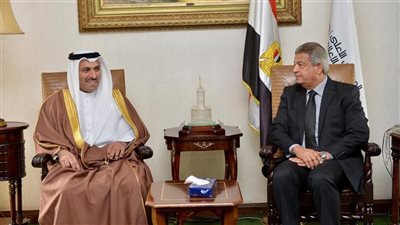 خالد عبدالعزيز يلتقي وزير الإعلام البحريني لبحث تعزيز التعاون المشترك