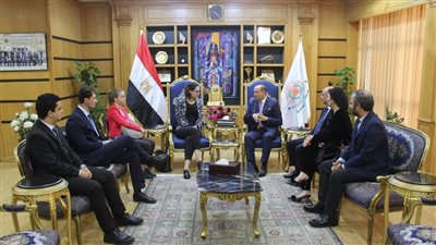 رئيس جامعة المنصورة يبحث مع سفيرة المجر التعاون الأكاديمي والعلمي