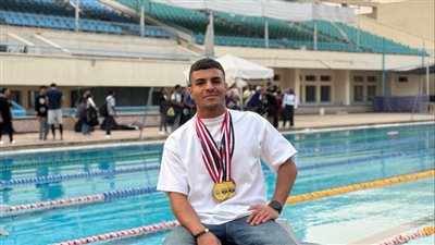 جامعة الإسماعيلية الجديدة تهنئ بطل العالم في سباحة الزعانف 