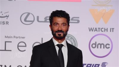 خالد النبوي ويسرا وحسين فهمي على ريد كاربت 