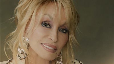 تكريم دولي بارتون بجائزة جين هيرشولت الإنسانية في حفل أوسكار الحكام