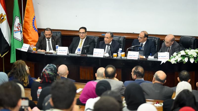 الدكتور بدر عبد العاطى،