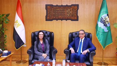 وزيرة التضامن تستهل زيارتها للفيوم بلقاء المحافظ