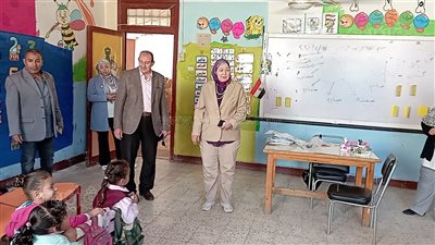 وكيل تعليم بني سويف تتابع انتظام الدراسة بمدارس المحافظة