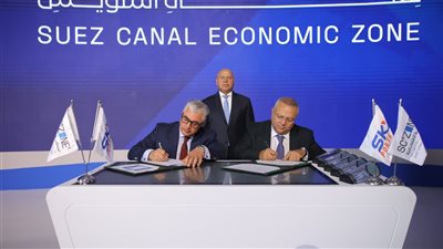 اقتصادية قناة السويس توقع عقد انتفاع لتشغيل محطة متعددة الأغراض بميناء السخنة