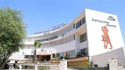 رفض علاجه في بلده، مريض أجنبي يلجأ لمستشفى هليوبوليس لاستئصال ورم ضخم بالبطن 