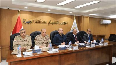 نائب محافظ الجيزة يبحث معوقات تطبيق قانون التصالح وآليات تطوير منظومة التراخيص