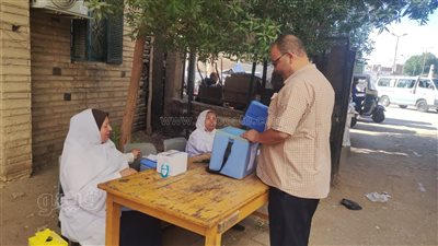 استمرار تنفيذ حملة تطعيم الأطفال ضد الحصبة فى أسوان