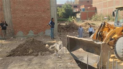 حملات مكثفة بأبو النمرس لإزالة التعديات وشفط مياه الصرف