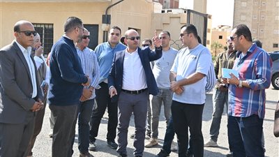 مسؤولو الإسكان يتفقدون عددًا من المشروعات والخدمات بالعاشر من رمضان