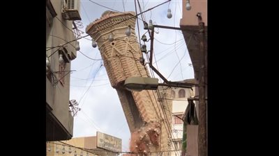 استر يارب، لحظة انهيار مئذنة أحد أكبر المساجد بالشرقية يثير مخاوف الأهالي (فيديو) 
