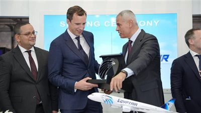 مصر للطيران توقع اتفاقية بيع وإعادة استئجار لطائرتين من طراز إيرباص A350-900 