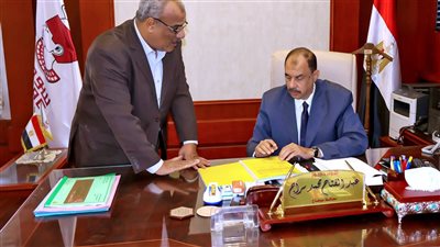 محافظ سوهاج يعتمد ترقية 1400 موظف بالديوان العام والوحدات المحلية