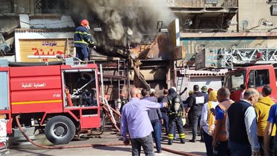 تفاصيل حريق هائل التهم بعض الأكشاك بمنطقة المنشية في الإسكندرية (فيديو وصور)