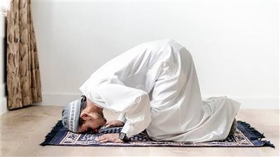 مع اقتراب فصل الشتاء، حكم الصلاة في البيوت حال سقوط أمطار غزيرة