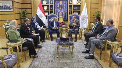 رئيس جامعة المنصورة يستقبل الملحق الثقافي الليبي لتعزيز التعاون المشترك