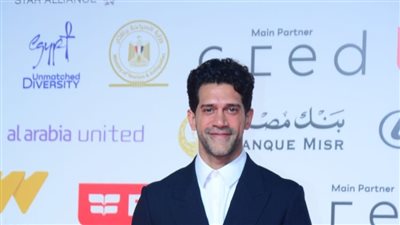 بدء توافد النجوم على ريد كاربت فيلم 