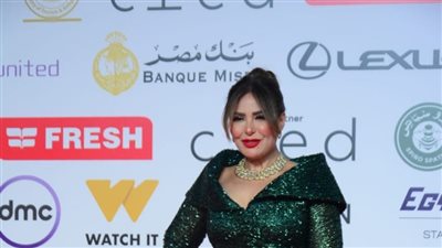 صابرين برفقة زوجها على ريد كاربت 