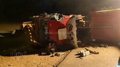 مشهد مروع، الصور الأولى لحادث انقلاب سيارتي تريلا بصحراوي الأقصر الشرقي