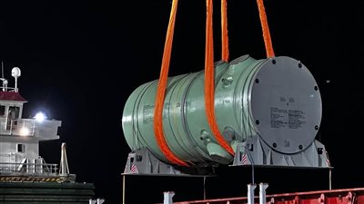 يزن 330 طنا، معلومات عن وعاء ضغط المفاعل النووي بمحطة الضبعة قبل ساعات من تركيبه (صور)