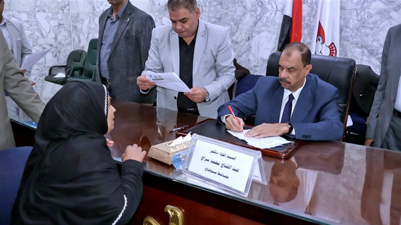 محافظ سوهاج يلتقى