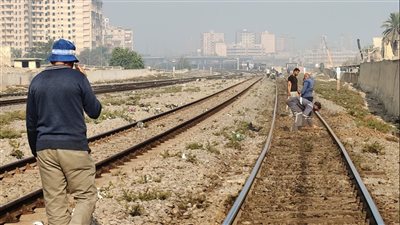 بعد تداول مقاطع وصور، صيانة عاجلة لقضبان السكة الحديد بشبرا الخيمة