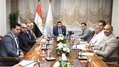 وزير الشباب يبحث خطة تطوير منظومة الطب الرياضي