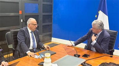 سويلم يبحث مع شركات فرنسية تعزيز التعاون فى تطوير أنظمة الرى المحورى 