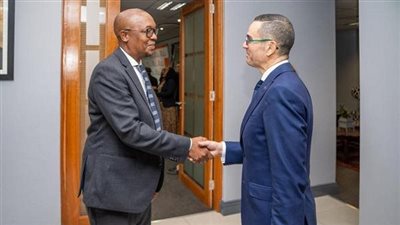 حسن الخطيب يلتقي وزير التجارة الجنوب أفريقي لبحث سبل تعزيز العلاقات الاقتصادية 