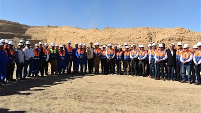 وزارة البترول تحتفل باليوبيل الذهبي من قلب مواقع الإنتاج بفوسفات أبوطرطور 