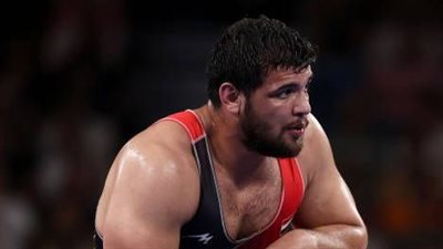 عبد اللطيف منيع يتأهل لنهائي المصارعة في دورة التضامن الإسلامي