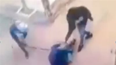 زعلان عشان معاكسة بنته، الأمن يكشف تفاصيل فيديو التعدي على عامل بالبحيرة