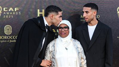 حكيمي يصل حفل كاف على 