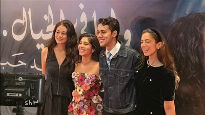 رنا رئيس ومايان السيد أبرز حضور العرض الخاص لفيلم ولنا في الخيال حب (فيديو)